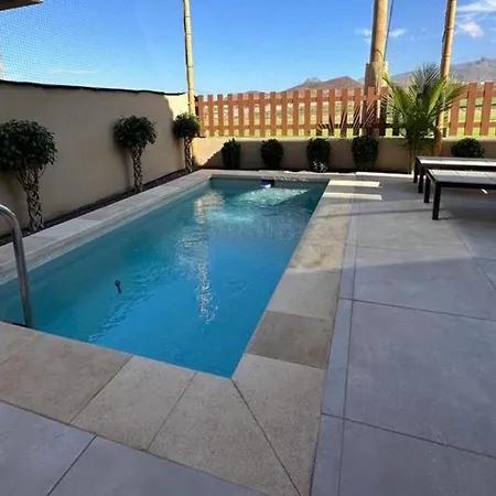 Villa Golf Tenerife South: Mountain View With Heated Pool And Accessible Amenities San Miguel de Abona